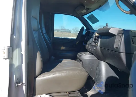 2013 GMC Savana 3500 Work Van z USA, uszkodzony, nr VIN 1GTZ7TCG7D1151642